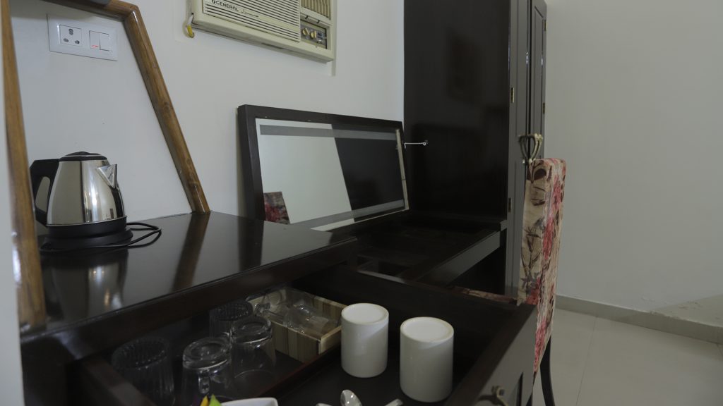 Suite dressing table